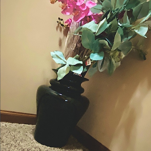 “Hallmark” New/Vintage Glossy Blk. Vase & 9 Pc. Pier 1 Import Quality Fux Silks - Picture 4 of 16